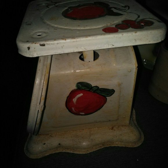 Vintage American Family Scale Apples Decor - Picture 3 of 5